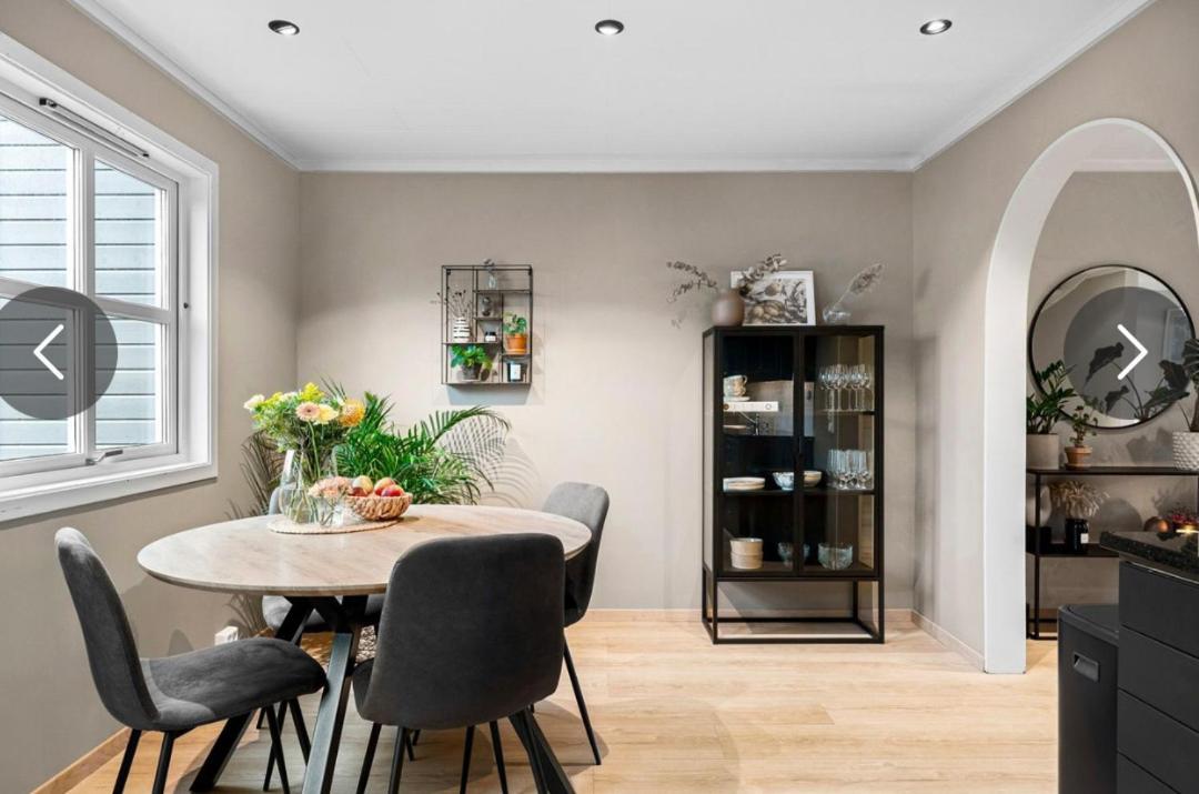 Terraced House With 4 Bedrooms Available For Ons *